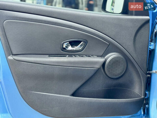 Синий Рено Меган, объемом двигателя 1.5 л и пробегом 194 тыс. км за 9300 $, фото 22 на Automoto.ua