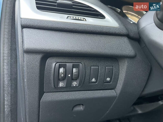 Синій Рено Меган, об'ємом двигуна 1.6 л та пробігом 280 тис. км за 7950 $, фото 27 на Automoto.ua