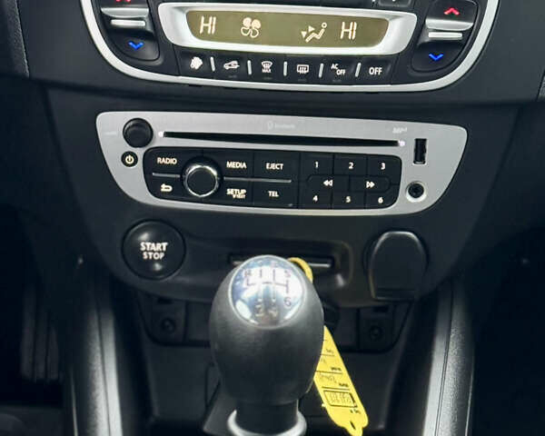 Синий Рено Меган, объемом двигателя 1.5 л и пробегом 194 тыс. км за 9300 $, фото 36 на Automoto.ua