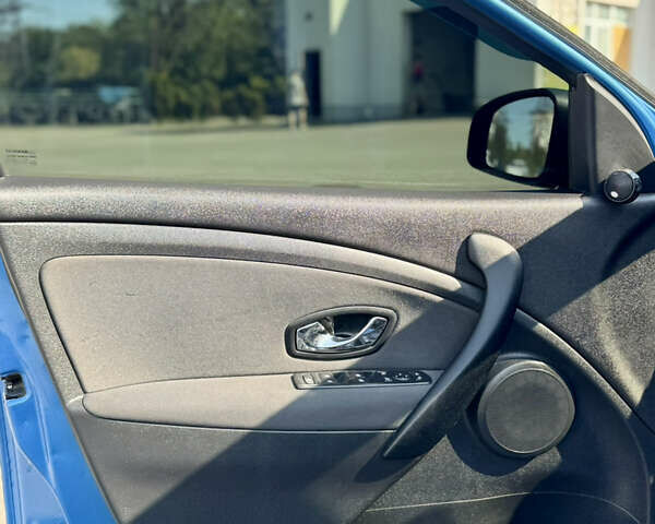 Синий Рено Меган, объемом двигателя 1.6 л и пробегом 279 тыс. км за 8650 $, фото 13 на Automoto.ua