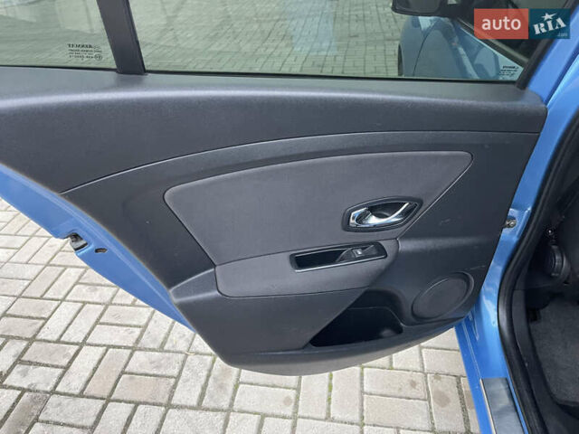Синій Рено Меган, об'ємом двигуна 1.6 л та пробігом 280 тис. км за 7950 $, фото 39 на Automoto.ua