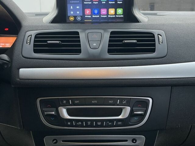 Синий Рено Меган, объемом двигателя 1.6 л и пробегом 279 тыс. км за 8350 $, фото 20 на Automoto.ua