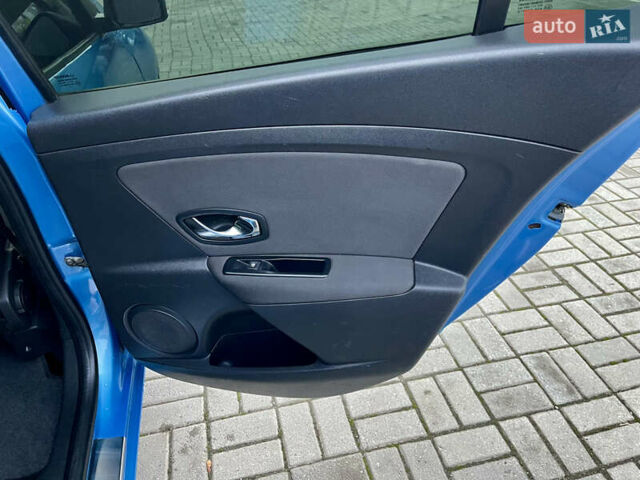 Синій Рено Меган, об'ємом двигуна 1.6 л та пробігом 280 тис. км за 7950 $, фото 35 на Automoto.ua