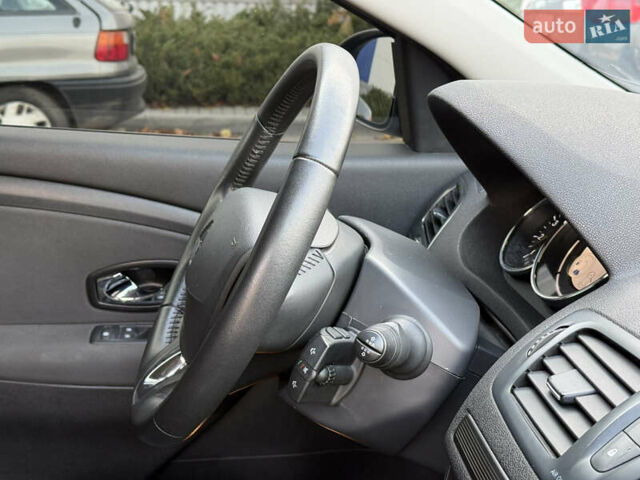 Синий Рено Меган, объемом двигателя 1.46 л и пробегом 196 тыс. км за 8000 $, фото 23 на Automoto.ua