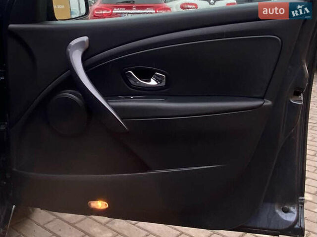 Синий Рено Меган, объемом двигателя 1.5 л и пробегом 153 тыс. км за 9600 $, фото 24 на Automoto.ua