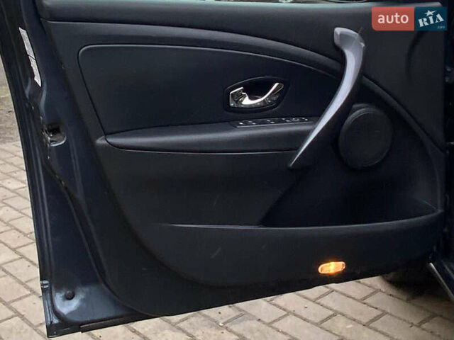 Синий Рено Меган, объемом двигателя 1.5 л и пробегом 153 тыс. км за 9600 $, фото 26 на Automoto.ua