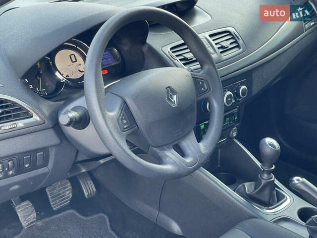 Синій Рено Меган, об'ємом двигуна 1.6 л та пробігом 207 тис. км за 8700 $, фото 25 на Automoto.ua