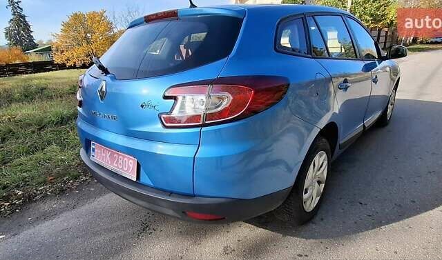 Синий Рено Меган, объемом двигателя 1.6 л и пробегом 207 тыс. км за 8500 $, фото 6 на Automoto.ua