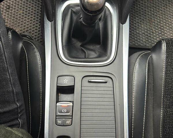 Синий Рено Меган, объемом двигателя 1.46 л и пробегом 252 тыс. км за 12200 $, фото 5 на Automoto.ua