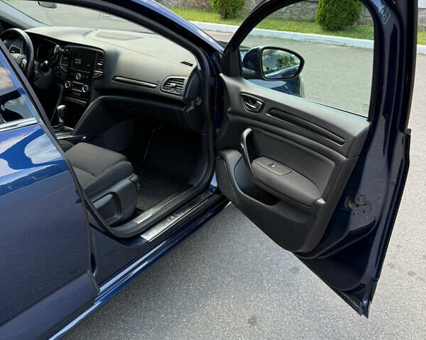 Рено Меган 2016 в Киеве на Automoto.ua Синий Рено Меган, объемом двигателя 1.46 л и пробегом 136 тыс. км за 14600 $, фото 29 на Automoto.ua