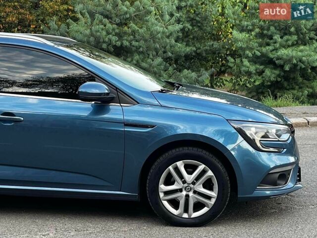 Синий Рено Меган, объемом двигателя 1.5 л и пробегом 289 тыс. км за 10840 $, фото 2 на Automoto.ua