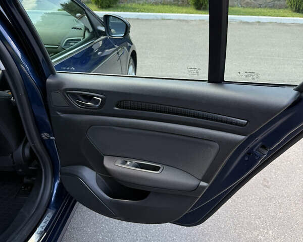 Рено Меган 2016 в Киеве на Automoto.ua Синий Рено Меган, объемом двигателя 1.46 л и пробегом 136 тыс. км за 14600 $, фото 35 на Automoto.ua