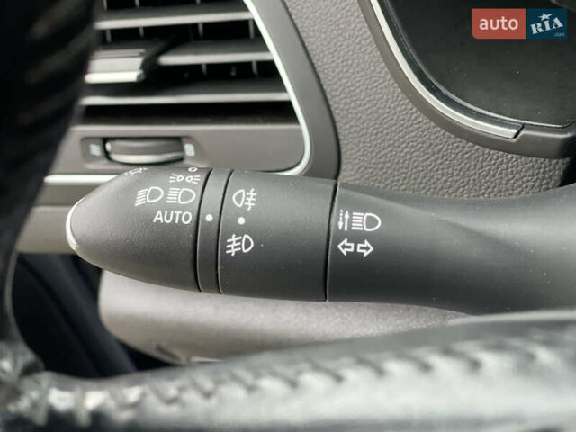 Синій Рено Меган, об'ємом двигуна 1.46 л та пробігом 230 тис. км за 11500 $, фото 28 на Automoto.ua