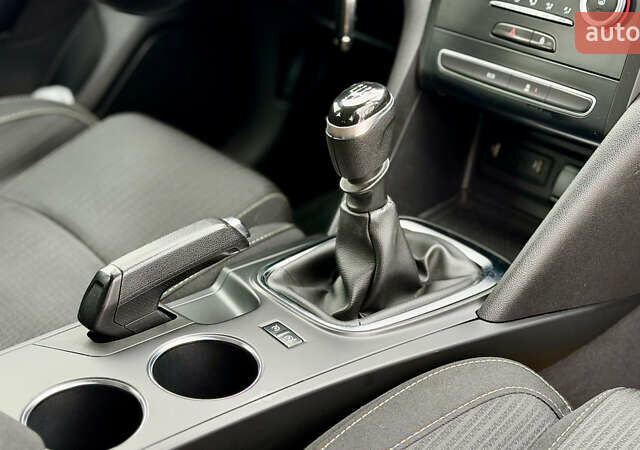 Синий Рено Меган, объемом двигателя 1.5 л и пробегом 281 тыс. км за 10300 $, фото 6 на Automoto.ua