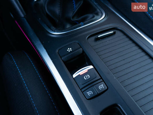 Синий Рено Меган, объемом двигателя 1.6 л и пробегом 254 тыс. км за 13299 $, фото 12 на Automoto.ua