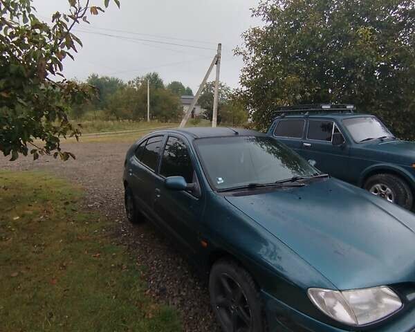 Зеленый Рено Меган, объемом двигателя 1.6 л и пробегом 403 тыс. км за 1950 $, фото 3 на Automoto.ua