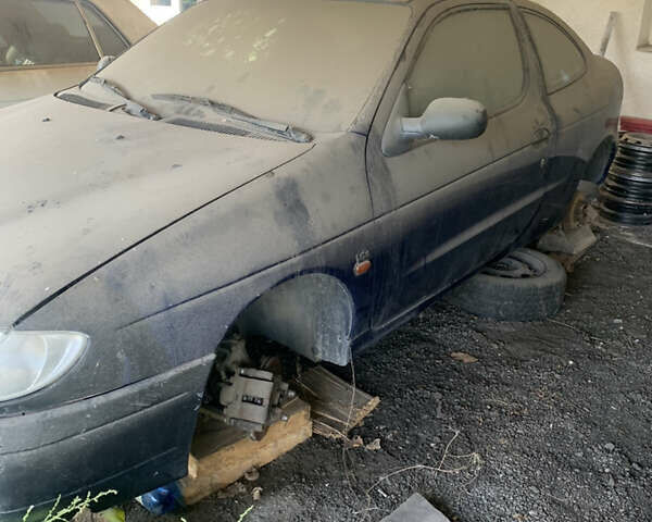 Зеленый Рено Меган, объемом двигателя 1.6 л и пробегом 120 тыс. км за 2700 $, фото 11 на Automoto.ua