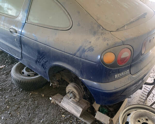 Зеленый Рено Меган, объемом двигателя 1.6 л и пробегом 120 тыс. км за 2700 $, фото 12 на Automoto.ua