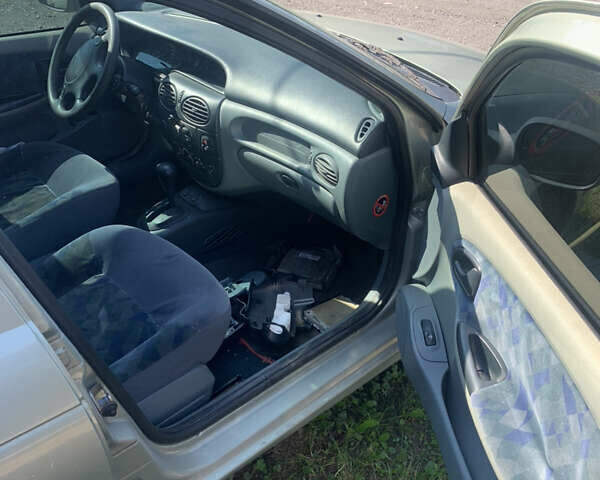 Зеленый Рено Меган, объемом двигателя 1.6 л и пробегом 120 тыс. км за 2700 $, фото 6 на Automoto.ua