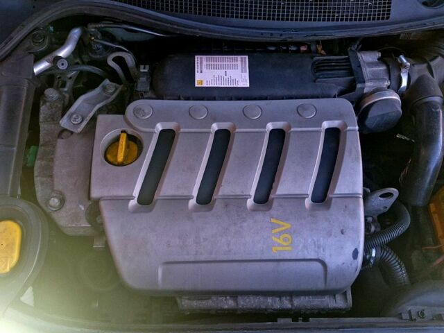 Зелений Рено Меган, об'ємом двигуна 2 л та пробігом 185 тис. км за 5000 $, фото 12 на Automoto.ua