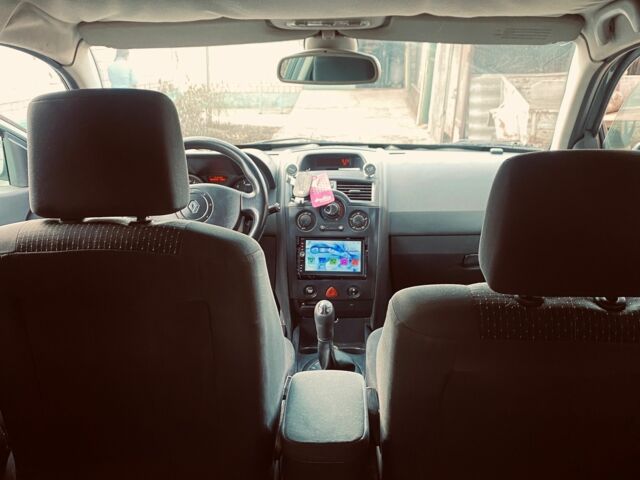 Зеленый Рено Меган, объемом двигателя 1.6 л и пробегом 330 тыс. км за 3900 $, фото 8 на Automoto.ua