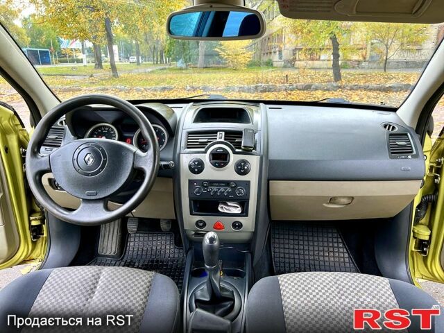 Зелений Рено Меган, об'ємом двигуна 1.6 л та пробігом 300 тис. км за 3750 $, фото 4 на Automoto.ua