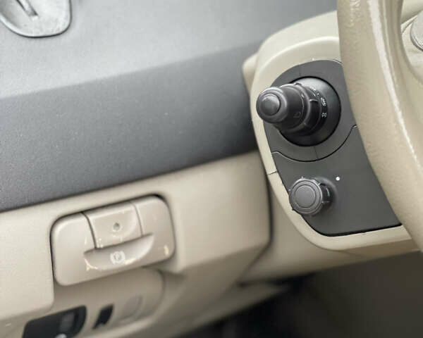 Зеленый Рено Меган, объемом двигателя 1.9 л и пробегом 267 тыс. км за 3850 $, фото 37 на Automoto.ua