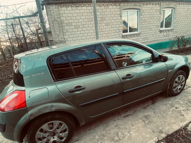 Зеленый Рено Меган, объемом двигателя 1.6 л и пробегом 330 тыс. км за 3900 $, фото 4 на Automoto.ua