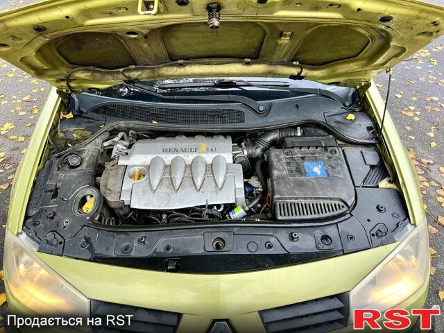 Зелений Рено Меган, об'ємом двигуна 1.6 л та пробігом 300 тис. км за 3750 $, фото 7 на Automoto.ua