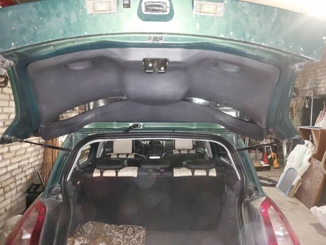 Зеленый Рено Меган, объемом двигателя 1.6 л и пробегом 267 тыс. км за 3800 $, фото 2 на Automoto.ua