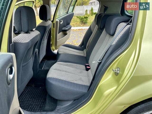 Зеленый Рено Меган, объемом двигателя 1.6 л и пробегом 302 тыс. км за 3750 $, фото 2 на Automoto.ua