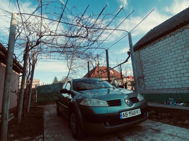 Зеленый Рено Меган, объемом двигателя 1.6 л и пробегом 330 тыс. км за 3900 $, фото 3 на Automoto.ua