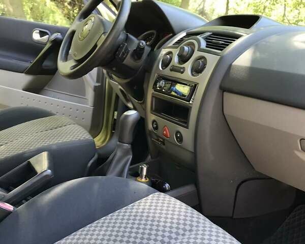 Зеленый Рено Меган, объемом двигателя 1.6 л и пробегом 200 тыс. км за 4400 $, фото 31 на Automoto.ua