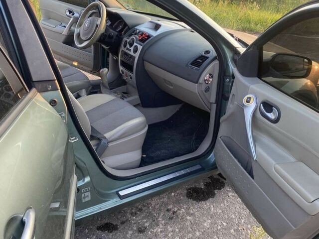 Зеленый Рено Меган, объемом двигателя 1.4 л и пробегом 2 тыс. км за 3800 $, фото 6 на Automoto.ua