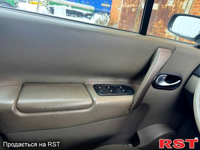 Зеленый Рено Меган, объемом двигателя 2 л и пробегом 201 тыс. км за 4800 $, фото 13 на Automoto.ua