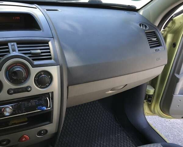 Зеленый Рено Меган, объемом двигателя 1.6 л и пробегом 200 тыс. км за 4400 $, фото 16 на Automoto.ua