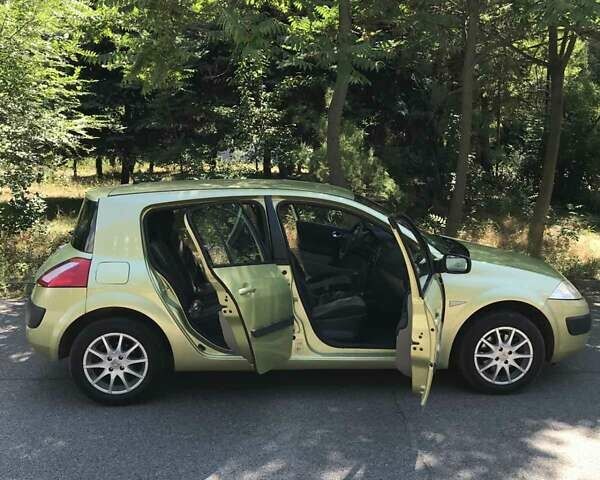 Зеленый Рено Меган, объемом двигателя 1.6 л и пробегом 200 тыс. км за 4400 $, фото 4 на Automoto.ua