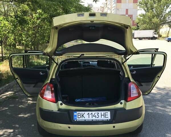 Зеленый Рено Меган, объемом двигателя 1.6 л и пробегом 200 тыс. км за 4400 $, фото 6 на Automoto.ua