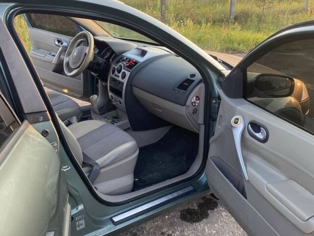 Зеленый Рено Меган, объемом двигателя 1.4 л и пробегом 2 тыс. км за 3800 $, фото 4 на Automoto.ua