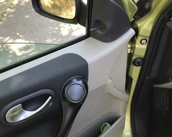 Зеленый Рено Меган, объемом двигателя 1.6 л и пробегом 200 тыс. км за 4400 $, фото 20 на Automoto.ua