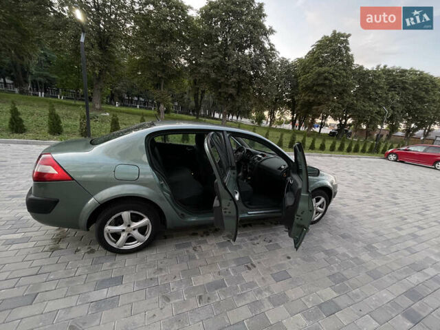 Зеленый Рено Меган, объемом двигателя 1.9 л и пробегом 350 тыс. км за 4600 $, фото 2 на Automoto.ua