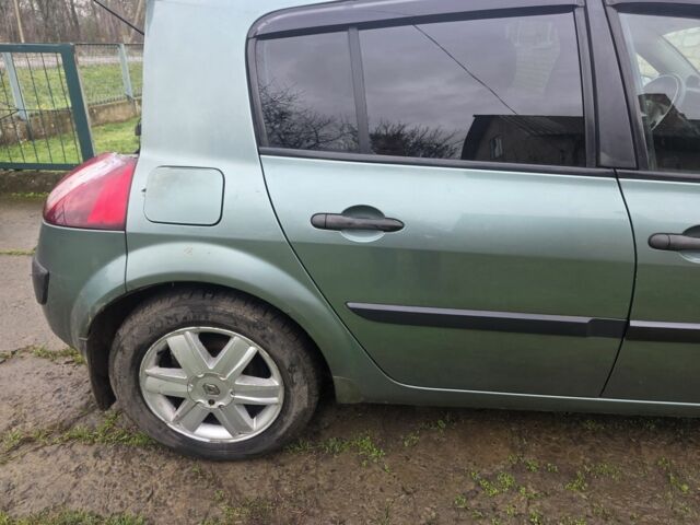 Зеленый Рено Меган, объемом двигателя 1.4 л и пробегом 203 тыс. км за 4199 $, фото 6 на Automoto.ua