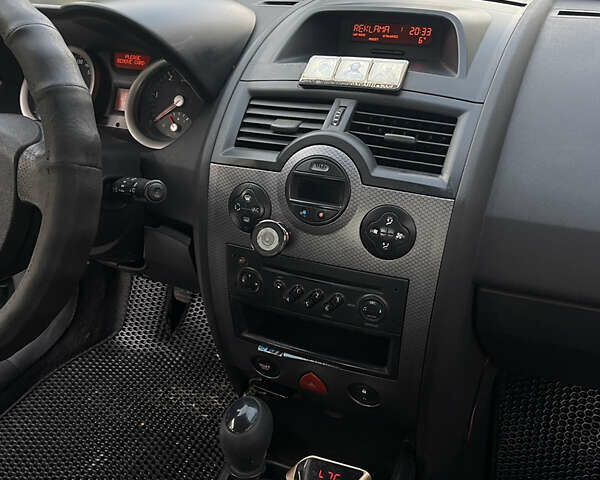 Зеленый Рено Меган, объемом двигателя 1.9 л и пробегом 350 тыс. км за 4600 $, фото 13 на Automoto.ua