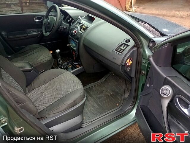 Зеленый Рено Меган, объемом двигателя 1.6 л и пробегом 270 тыс. км за 3500 $, фото 5 на Automoto.ua