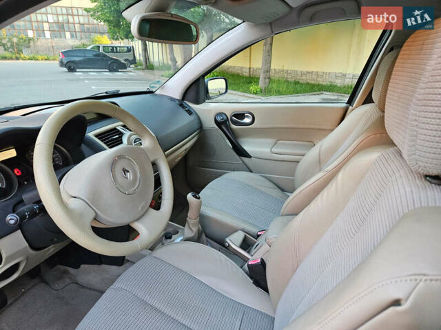 Зеленый Рено Меган, объемом двигателя 1.6 л и пробегом 221 тыс. км за 4999 $, фото 14 на Automoto.ua