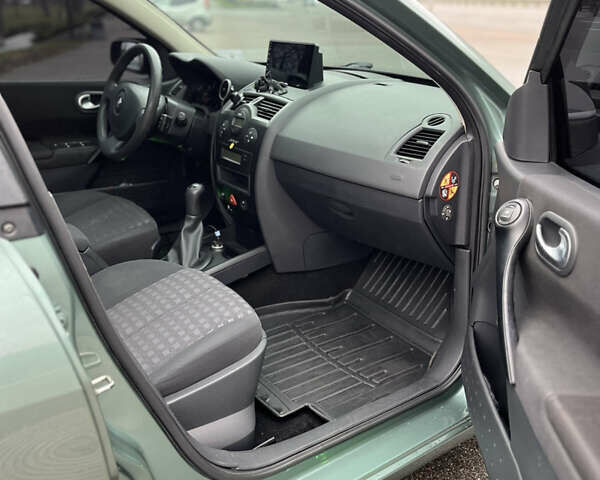 Зелений Рено Меган, об'ємом двигуна 1.6 л та пробігом 152 тис. км за 6800 $, фото 4 на Automoto.ua