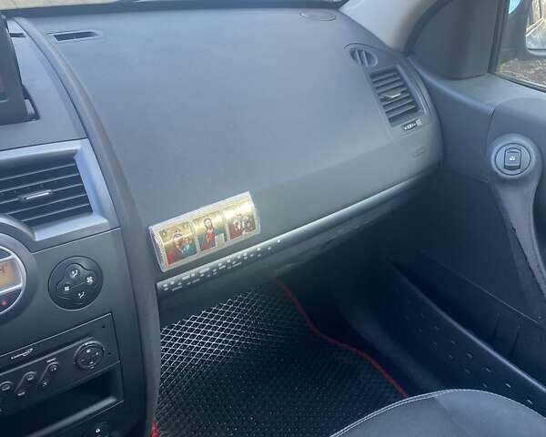 Зеленый Рено Меган, объемом двигателя 1.6 л и пробегом 235 тыс. км за 5000 $, фото 14 на Automoto.ua