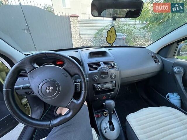 Зеленый Рено Меган, объемом двигателя 1.6 л и пробегом 247 тыс. км за 3200 $, фото 5 на Automoto.ua