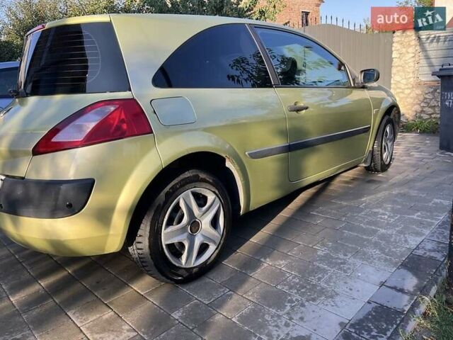 Зеленый Рено Меган, объемом двигателя 1.6 л и пробегом 247 тыс. км за 3200 $, фото 2 на Automoto.ua