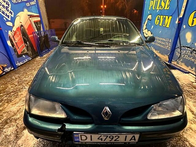 Зеленый Рено Меган, объемом двигателя 1.6 л и пробегом 300 тыс. км за 1200 $, фото 1 на Automoto.ua